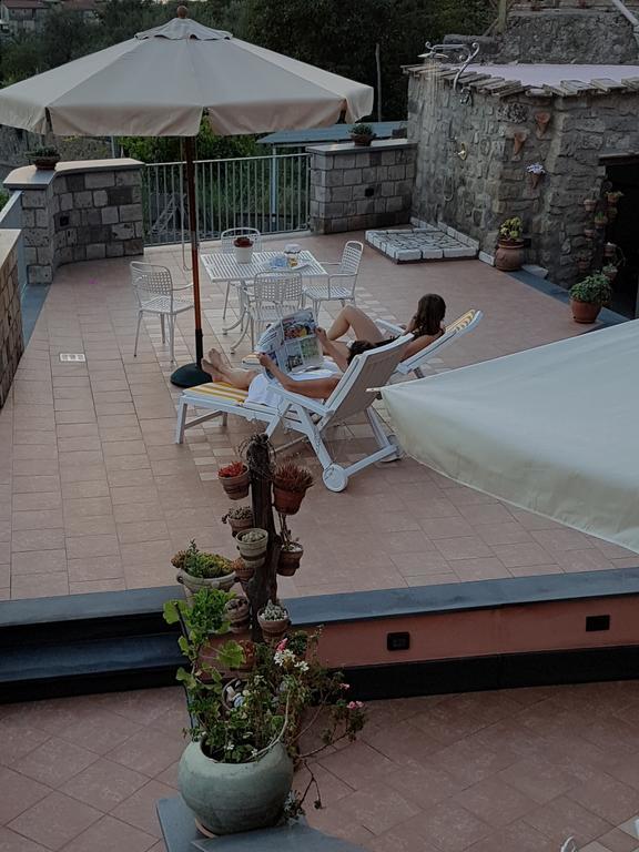 B&B Chez Chantal Meta Exterior foto